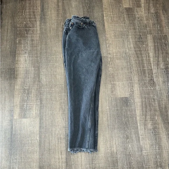 Abercrombie & Fitch Black Denim Wash Raw Hem Mom Jean Size 28 - Picture 4 of 5